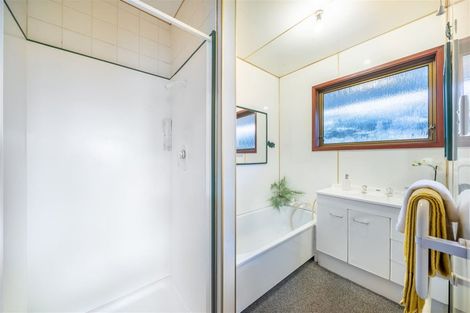 Photo of property in 2f2- Parera Grove, Heretaunga, Upper Hutt, 5018
