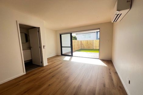 Photo of property in 21 Divich Avenue, Te Atatu South, Auckland, 0610
