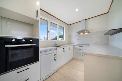 Photo of property in 19 Cobham Crescent, Kelston, Auckland, 0602