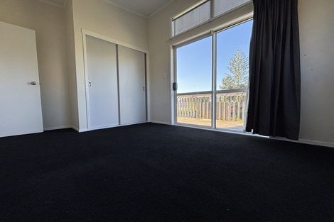 Photo of property in 42 Lavelle Road, Henderson, Auckland, 0612