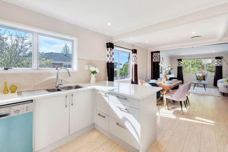 Photo of property in 5 Solar Road, Glen Eden, Auckland, 0602