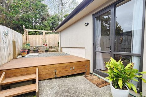 Photo of property in 63 Medallion Drive, Oteha, Auckland, 0632