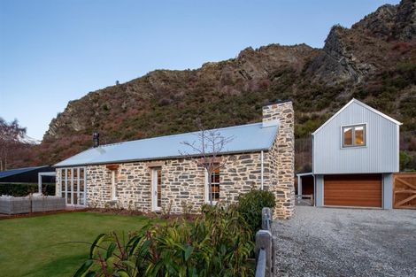 Photo of property in 32 Flynn Lane, Arrowtown, 9302