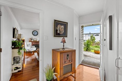 Photo of property in Peninsula Primary School, 61 Wharf Road, Te Atatu Peninsula, Auckland, 0610