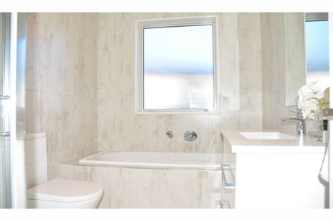 Photo of property in 98 Godfrey Drive, Orewa, 0931