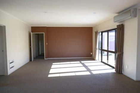 Photo of property in 2 Caulfield Place, Taradale, Napier, 4112