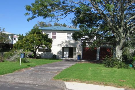 Photo of property in 10 Mayburn Road, Te Atatu Peninsula, Auckland, 0610