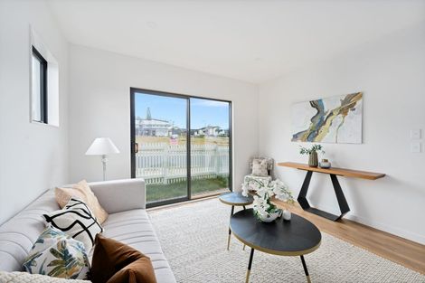 Photo of property in 44 Taipahitini Road, Rosehill, 2113