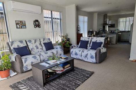 Photo of property in 8 Bushpark Place, Flat Bush, Auckland, 2016