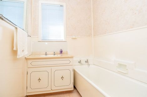 Photo of property in 32 Resthill Crescent, Glenview, Hamilton, 3206