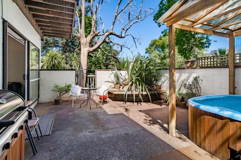 Photo of property in 212 Golf Road, Titirangi, Auckland, 0604