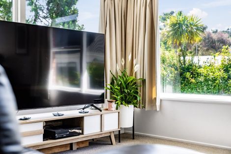 Photo of property in 2/12 Ellice Road, Totara Vale, Auckland, 0629