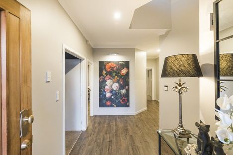 Photo of property in 28a Karina Terrace, Roslyn, Palmerston North, 4414