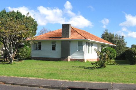 Photo of property in 8 London Street, Te Atatu Peninsula, Auckland, 0610