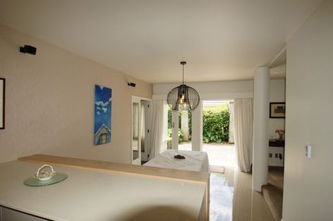 Photo of property in 127 Fendalton Road, Fendalton, Christchurch, 8014