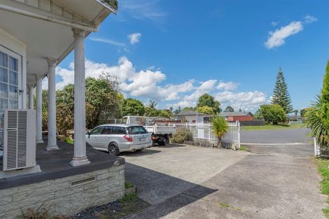 Photo of property in 28 Ewbank Place, Manurewa, Auckland, 2102
