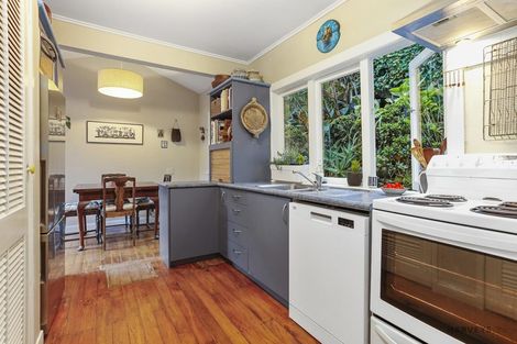Photo of property in 4 Opou Road, Titirangi, Auckland, 0604