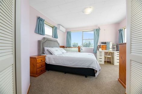 Photo of property in 35 Spence Road, Henderson, Auckland, 0612
