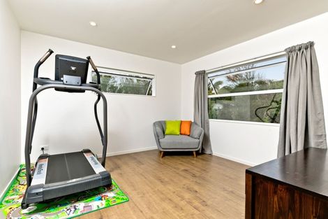 Photo of property in 28 Shah Place, Glen Eden, Auckland, 0602
