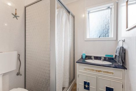 Photo of property in 16 Arthur Street, Waikawa Beach, Levin, 5573