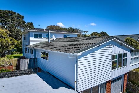 Photo of property in 18a Robert Street, Newlands, Wellington, 6037