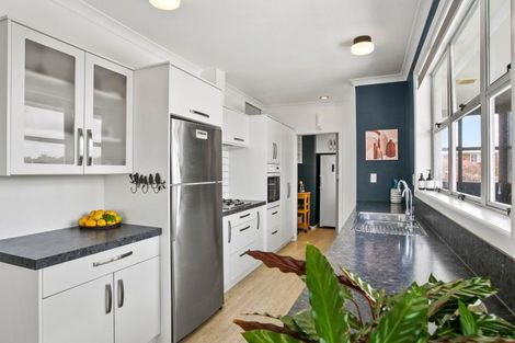 Photo of property in 225b Tukapa Street, Westown, New Plymouth, 4310