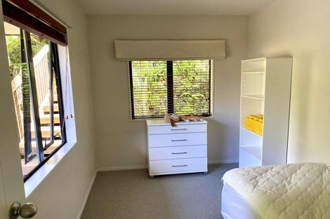 Photo of property in 13 Springwater Vale, Unsworth Heights, Auckland, 0632