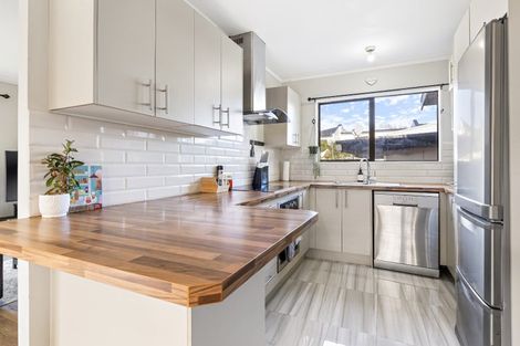 Photo of property in 2/6 George Street, Mangere East, Auckland, 2024