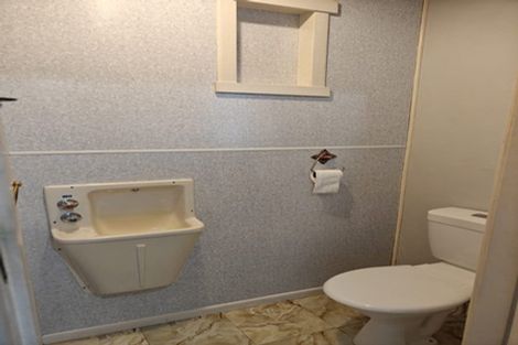 Photo of property in 12 Exmouth Road, Northcote, Auckland, 0627