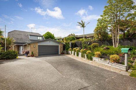 Photo of property in 2/12 Ballini Rise, West Harbour, Auckland, 0618