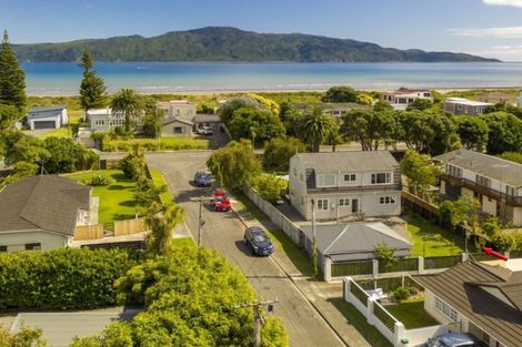Photo of property in 62 Manly Street, Paraparaumu Beach, Paraparaumu, 5032