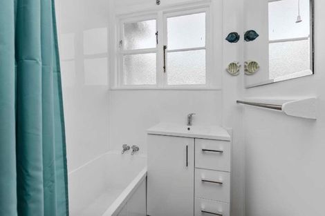 Photo of property in 17 Hewer Crescent, Naenae, Lower Hutt, 5011