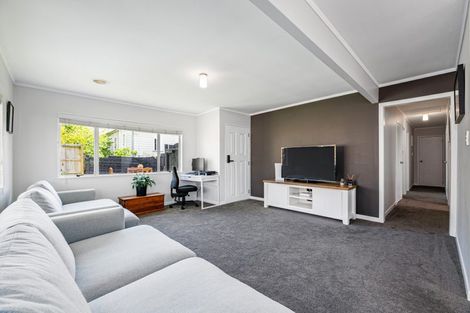 Photo of property in 2/59 Archibald Road, Kelston, Auckland, 0602
