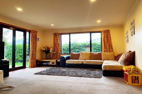 Photo of property in 16 Milbrook Place, Chartwell, Hamilton, 3210