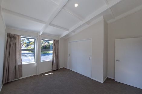 Photo of property in 62 Seaview Road, Marfell, New Plymouth, 4310