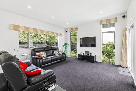 Photo of property in 5 Linacre Way, Tawa, Wellington, 5028