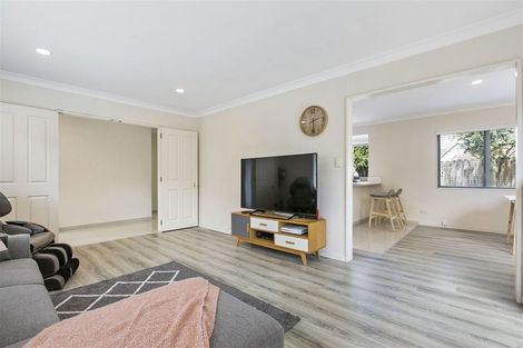 Photo of property in 2/20 Penruddocke Road, Half Moon Bay, Auckland, 2012