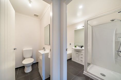 Photo of property in 42a Landsdowne Terrace, Karori, Wellington, 6012