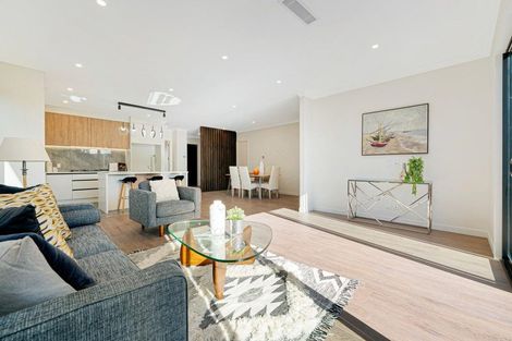 Photo of property in 6 Pineview Drive, Rosehill, 2113