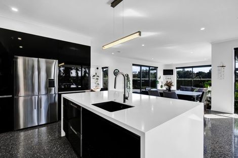 Photo of property in 6 Pebble Beach Court, Waiwhakaiho, New Plymouth, 4312