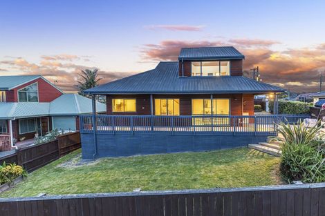 Photo of property in 30 Farquhar Road, Glendene, Auckland, 0602