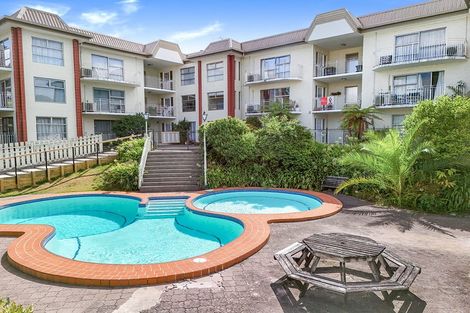 Photo of property in 10u7 Hunter Street, Hamilton Lake, Hamilton, 3204