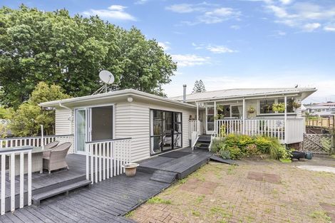 Photo of property in 28 Lowtherhurst Road, Massey, Auckland, 0614