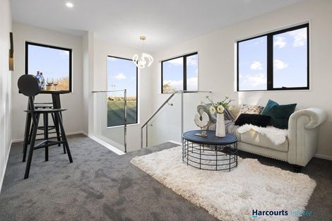 Photo of property in 8b Deuxberry Avenue, Northcote, Auckland, 0627