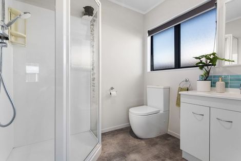 Photo of property in 21 Edgewater Grove, Whakatane, 3120