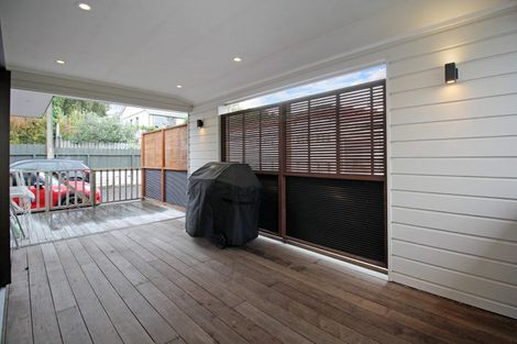 Photo of property in 30 Corunna Road, Milford, Auckland, 0620