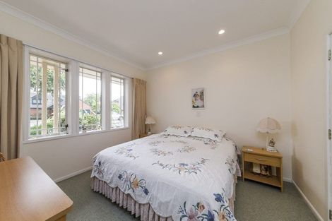Photo of property in 4 The Oaks, Awapuni, Palmerston North, 4412