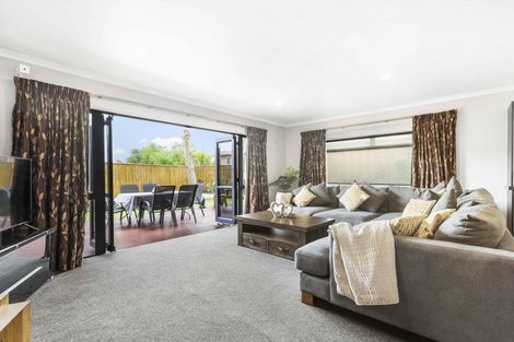 Photo of property in 15 Hollinger Place, Nawton, Hamilton, 3200