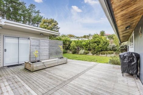 Photo of property in 16 Apple Terrace, Ranui, Porirua, 5024