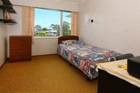 Photo of property in 11 Meadow Crescent, Te Atatu South, Auckland, 0602